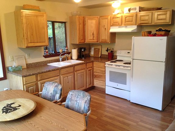 2nd image of 3 Bedroom Cabin On The Naches River