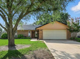 16 Christi Ln, Krum, TX 76249