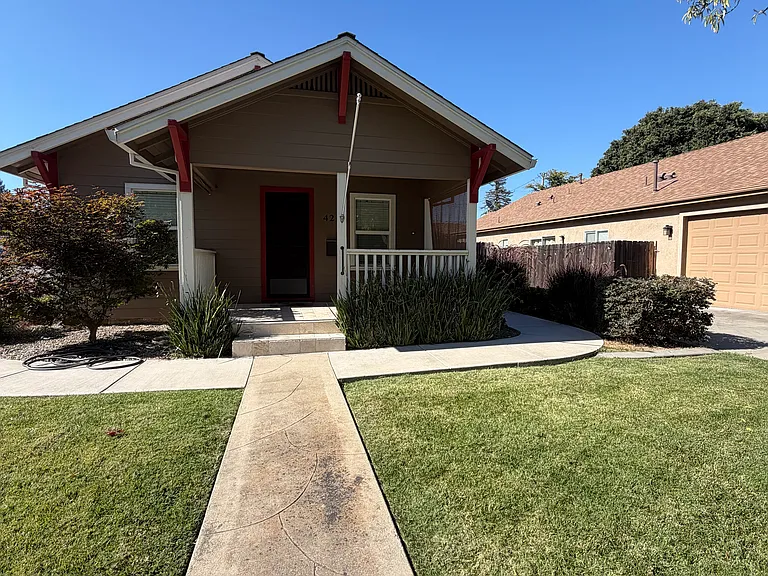 425 Daisy Ave — Photo 9