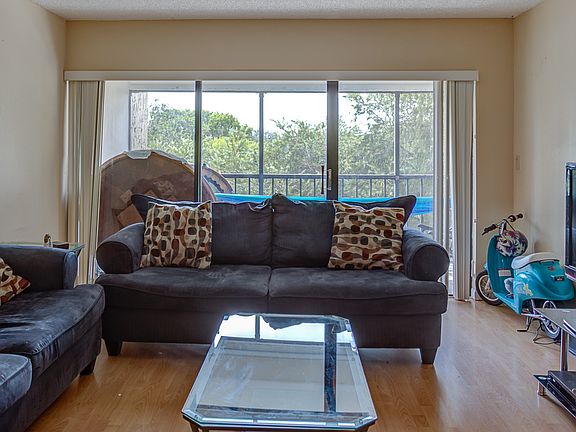 2nd image of 210 Lakeview Dr APT 304
