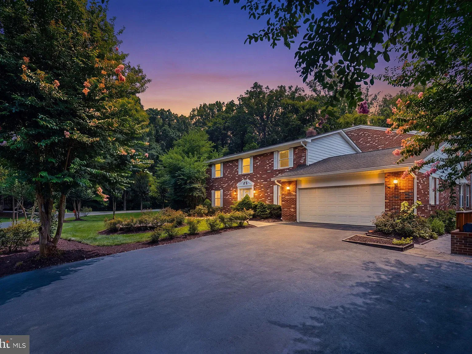 8 bed, 6.5 bath, 5020 sqft, $6,500 — Photo 1