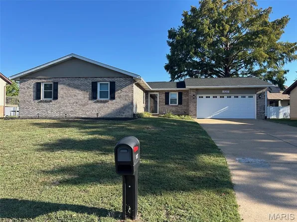 527 Fairfax Dr, Columbia, IL 62236