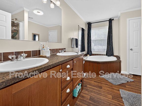 4th image of 1053 Pitchkettle Rd