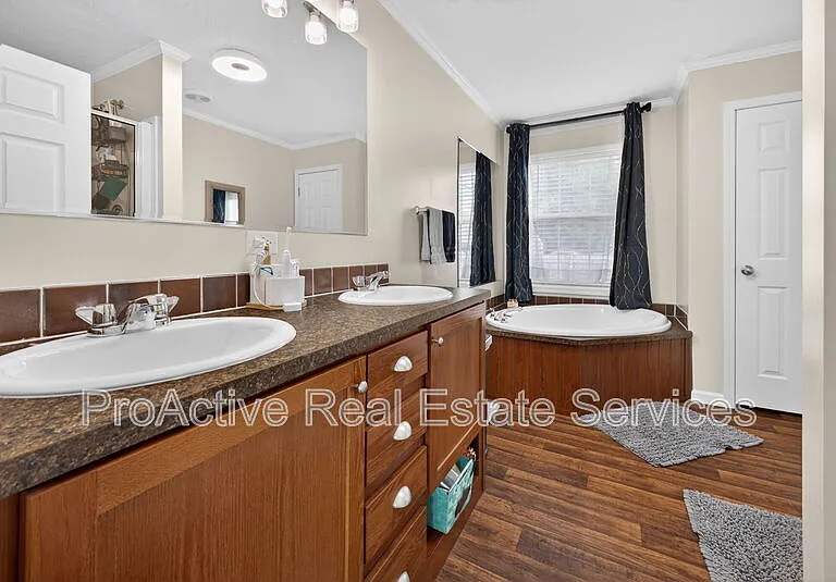 1053 Pitchkettle Rd — Photo 4