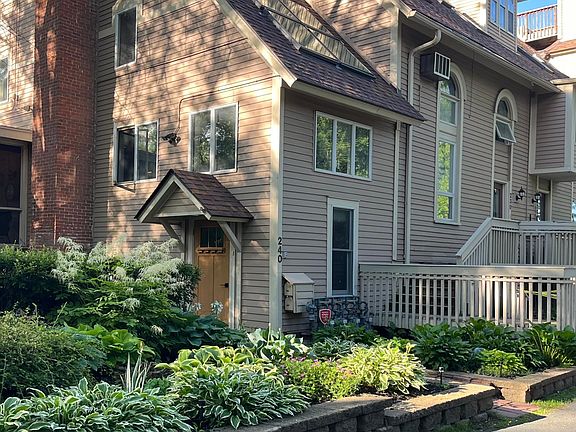 3rd image of 240 Oak St W #240