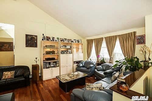 4th image of 34 Dunbar Ave