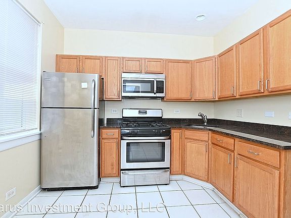 2nd image of 3269 W Wabansia Ave #3W