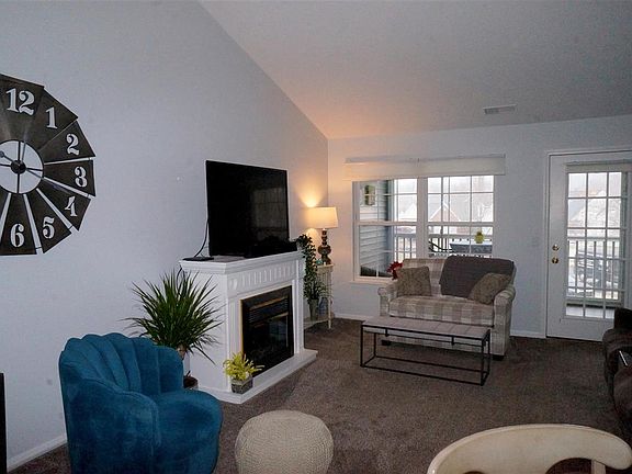 5th image of 926 Oak Brook Dr