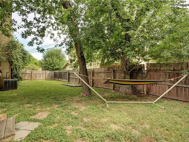 2011 Kirksey Dr #A — Photo 9