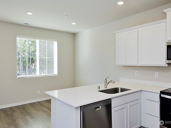 4th image of 1212 E 53rd Street
