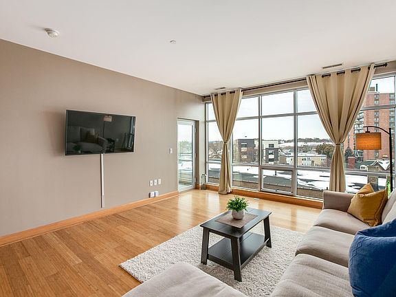 4th image of 1550 E Royall Pl Unit 507