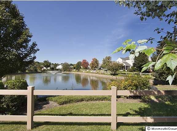 2nd image of 7 Summerlawn Dr