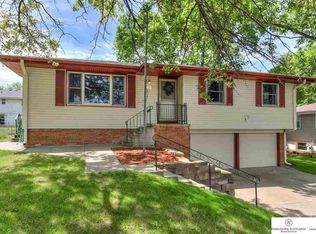 4859 Robin Dr, Omaha, NE 68157