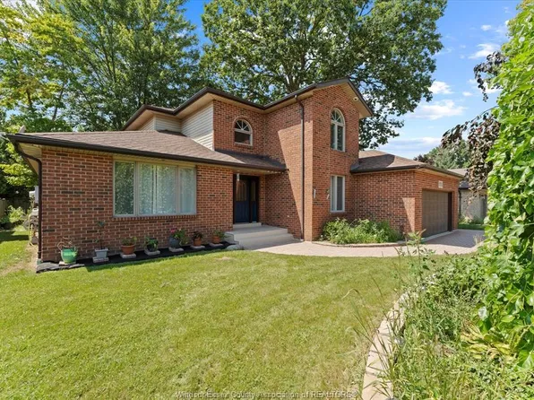 5753 Bishop St, Lasalle, ON N9H 1N8