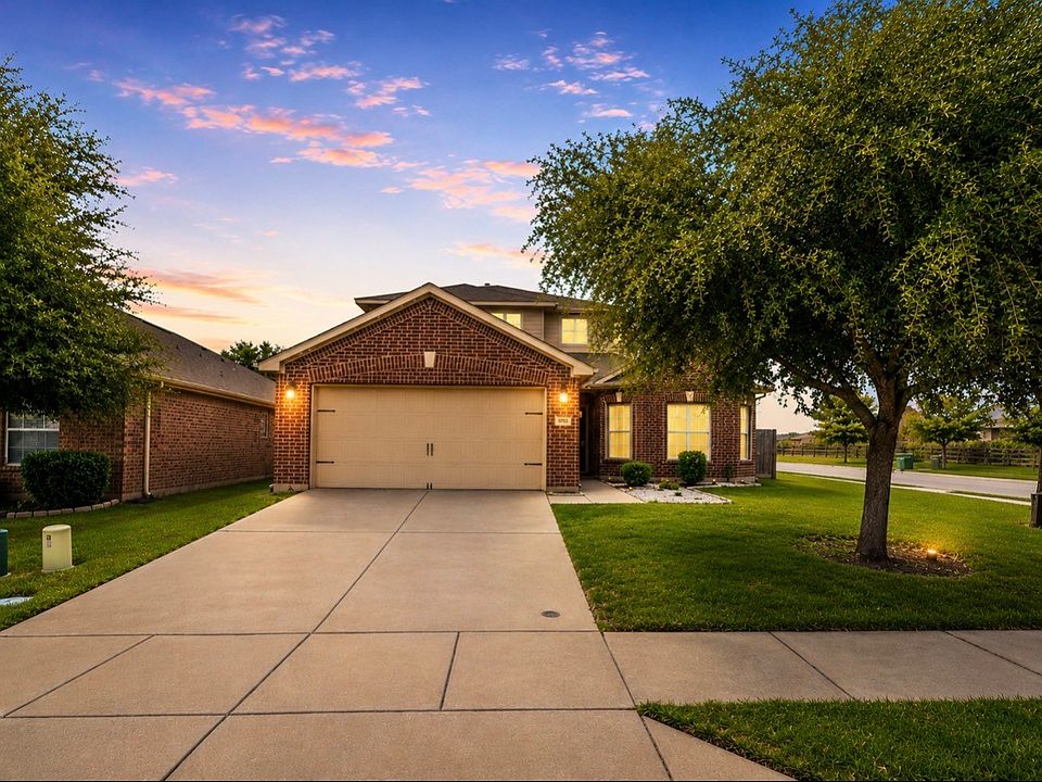 1st image of 302 Thin Leaf Dr
