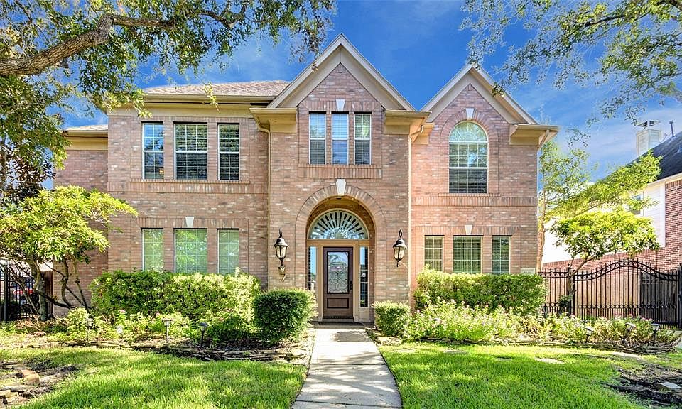 1st image of 2611 Salado Dr