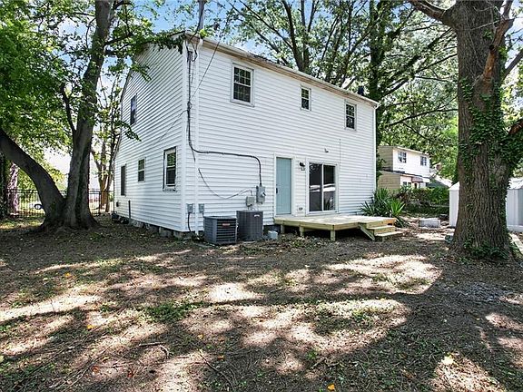 3rd image of 4205 Nautilus Ave