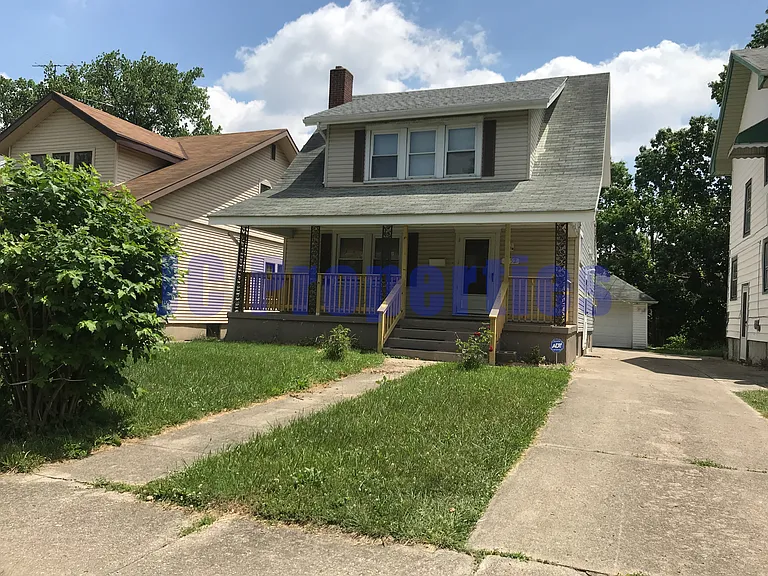 1252 Catalpa Dr — Photo 1