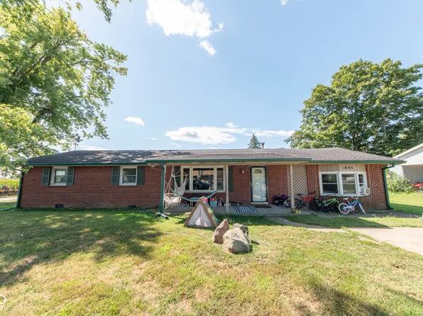 1045 Dacia St, Taylorsville, IN 47280