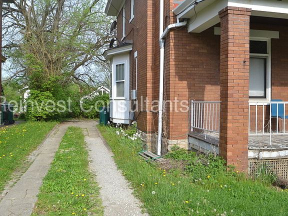 2nd image of 3991 Parker Pl