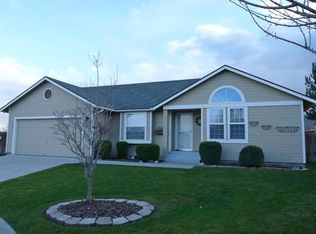 111 S Van Buren Ct, Kennewick, WA 99336