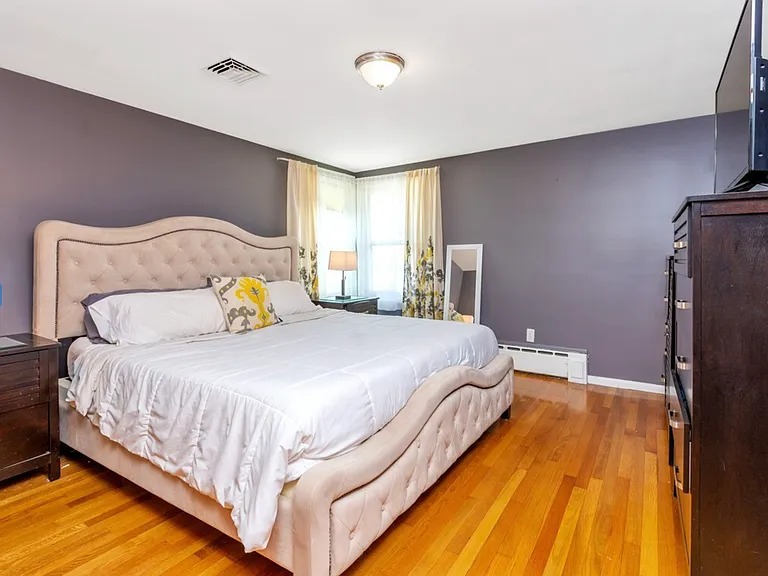 22 Alvarado Ave — Photo 8