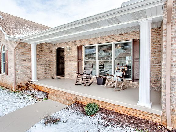 4th image of 345 Meadowlake Cir