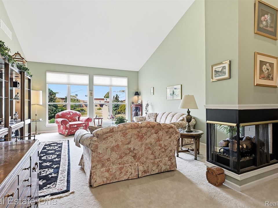 37585 Newburgh Park Cir #16, photo 10