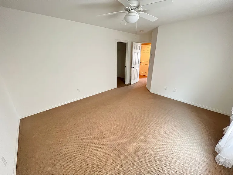 742 Canary Wharf Dr — Photo 31