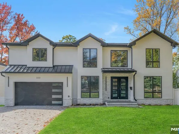 323 Haywood Dr, Paramus, NJ 07652