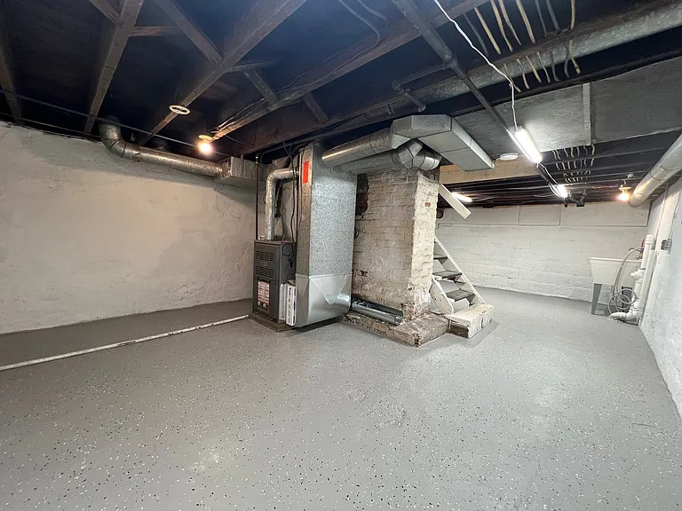 248 W 9th Ave — Photo 18