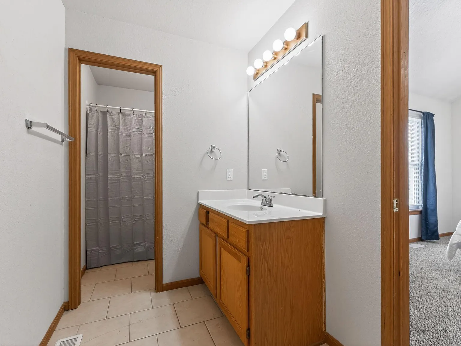 4 bed, 4.0 bath, 1500 sqft, $1,122 — Photo 3