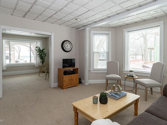 4th image of 903 Lions Park Dr