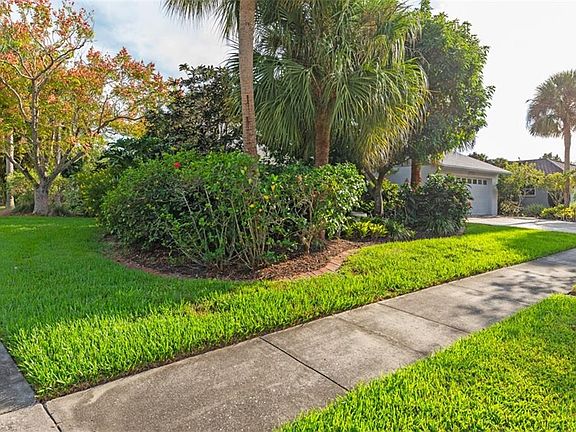 3rd image of 6524 Waterford Cir
