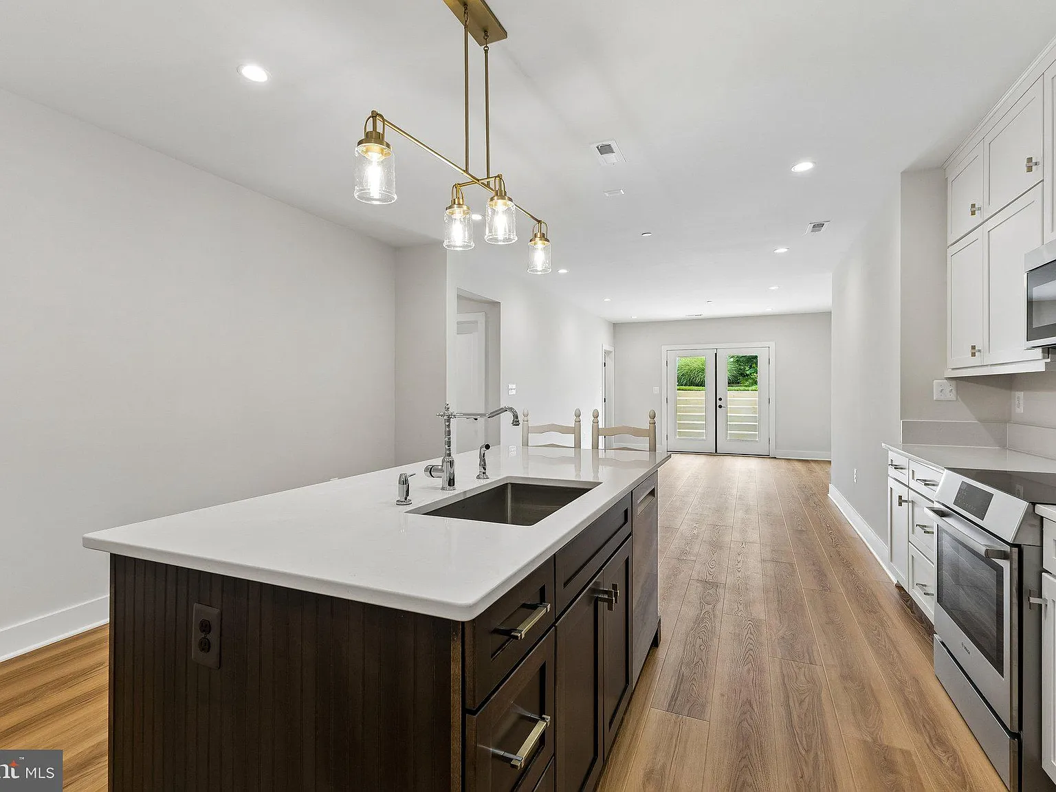 2 bed, 1.5 bath, 1500 sqft, $3,500 — Photo 4