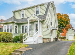 61 Strathmore Dr, Rochester, NY 14616