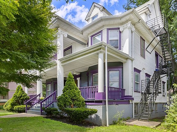 3rd image of 32 Warrington Pl
