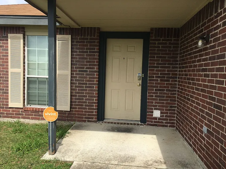 5817 Medina Dr — Photo 2