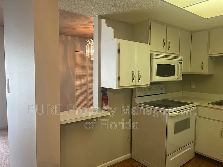 549 Fairways Dr #B — Photo 10