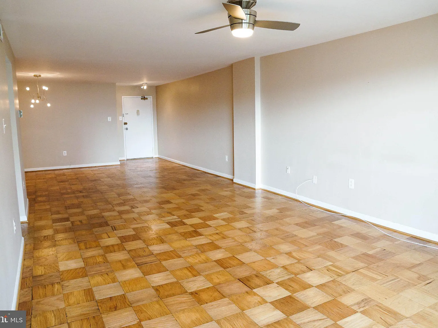 1300 Army Navy Dr — Photo 4