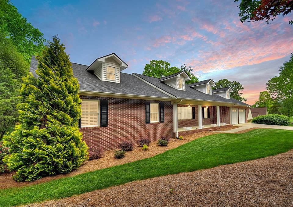 1st image of 135 Westwoods Dr