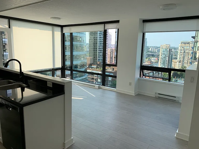 1003 Burnaby St #1404 — Photo 12