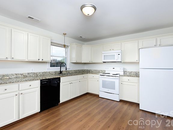 5th image of 101 Woodland Dr