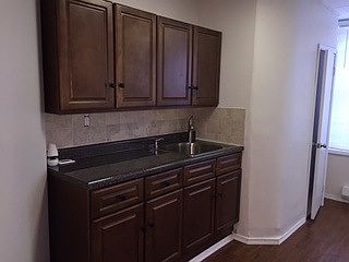2nd image of 404 Monroe St APT 3