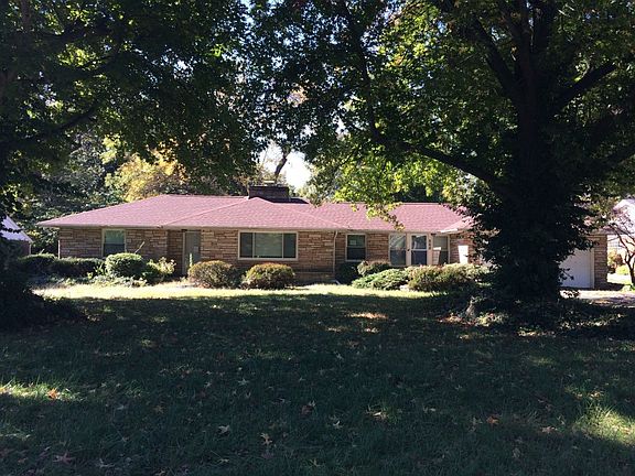 3rd image of 221 Norwood Pl