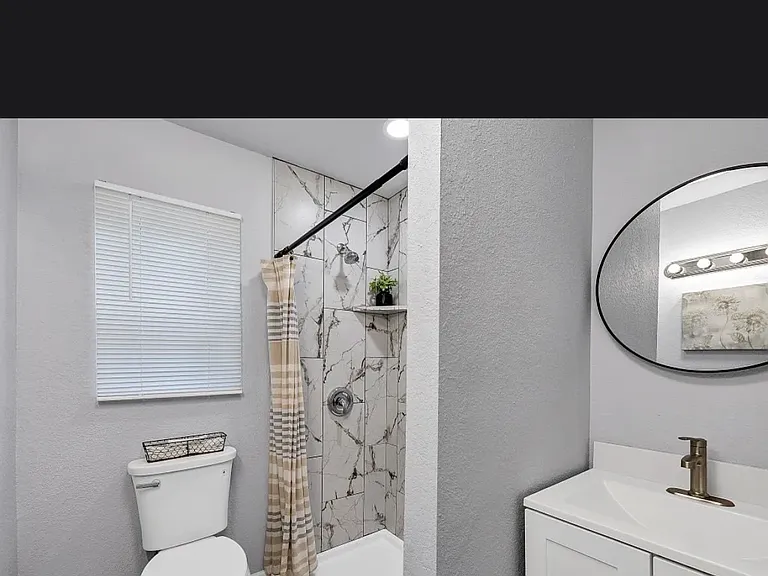 154 W Zavalla — Photo 1