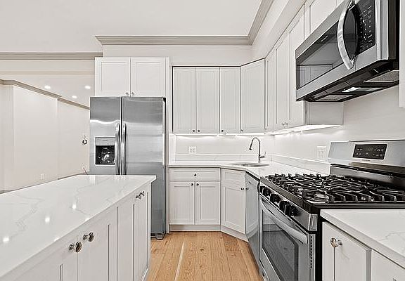 5th image of 3416 Irwin Ave #2