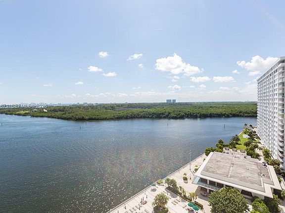 5th image of 300 Bayview Dr APT 802