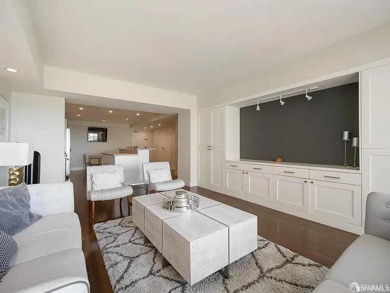 1177 California St #312 — Photo 3