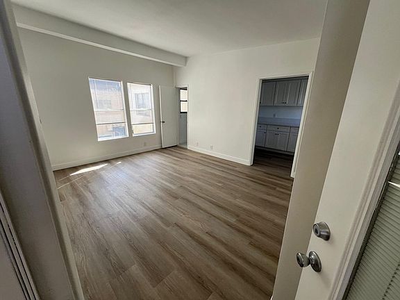 5th image of 3726 Keystone Ave APT 14